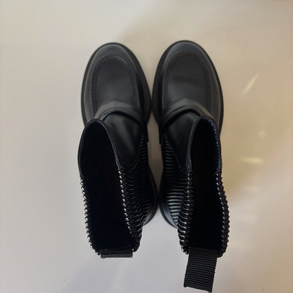 Gianvito Rossi Size 36/6 Black Calfskin Pull On Ankle Boot Lug Sole Eco Stretch - Picture 9 of 12